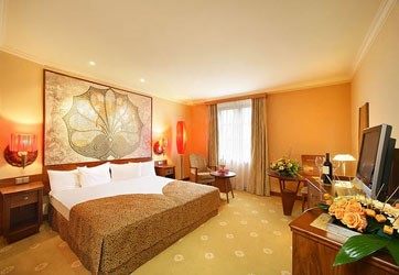 Lindner Prague Castle Otel Prag